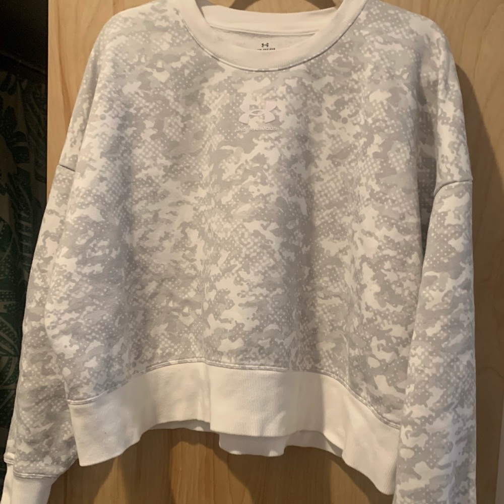 Under Armour White and Gray Patterned Sweatshirt